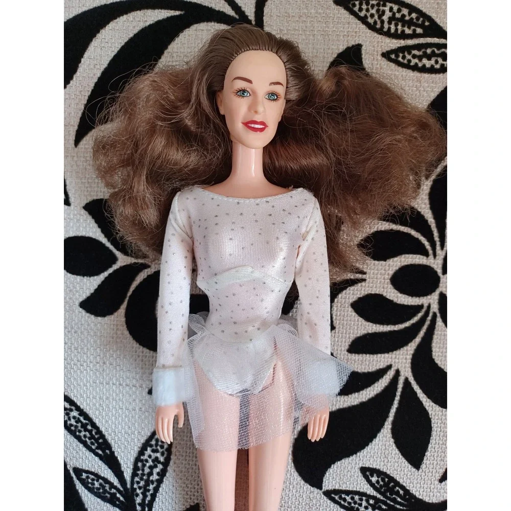 Vintage Nancy Kerrigan Figure Skater Barbie Fashion Doll Toy Collectible